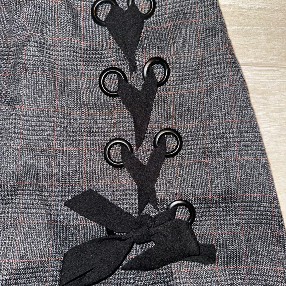 Do+Be Gray Plaid Skort with Bow Accents - Picture 4 of 4